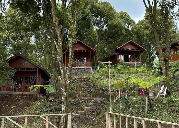 Kubu Waru Bali * Munduk