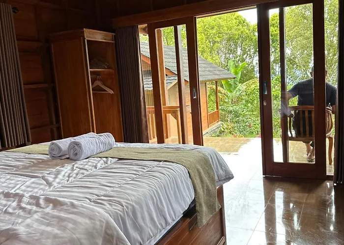 Kubu Waru Bali Munduk